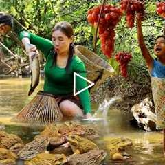 Top 2 videos mother with daughter catch and cook fish & frog for survival- Cooking eating..
