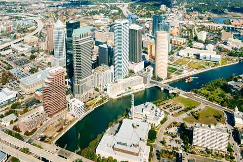 Is it safe to live in tampa florida?